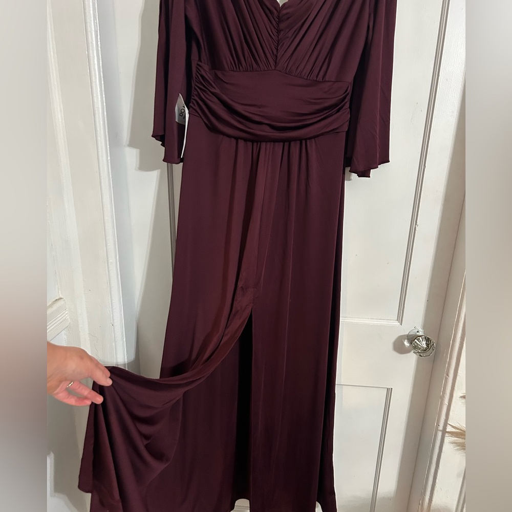 Elegant Burgundy Maxi Dress - Picture 5 of 8